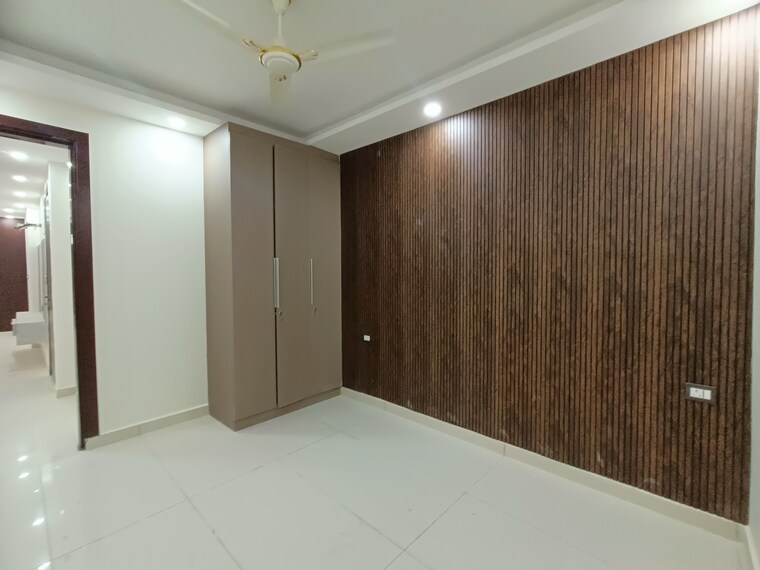 Room, dwarka mor 3 Bedroom 135 Sq.Yd. Builder Floor In Dwarka Mor Delhi 8388797