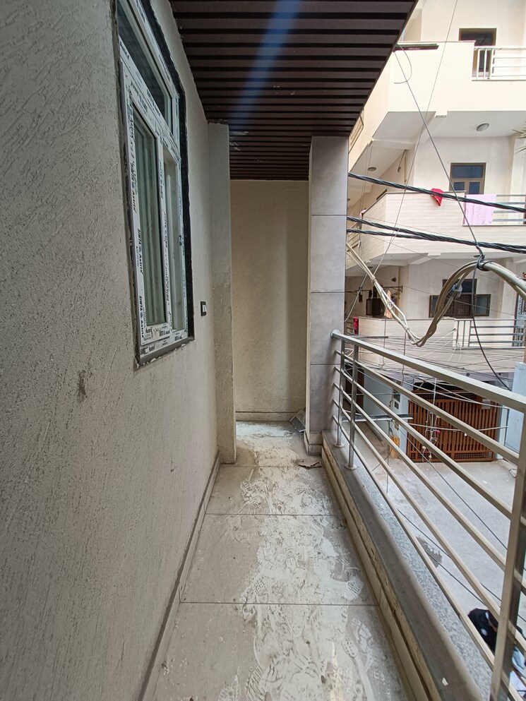 Balcony, dwarka mor 3 Bedroom 135 Sq.Yd. Builder Floor In Dwarka Mor Delhi 8388797