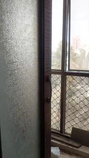 Room in 3 BHK Apartment at Mayfair June Blossoms, Bandra West – for Rent