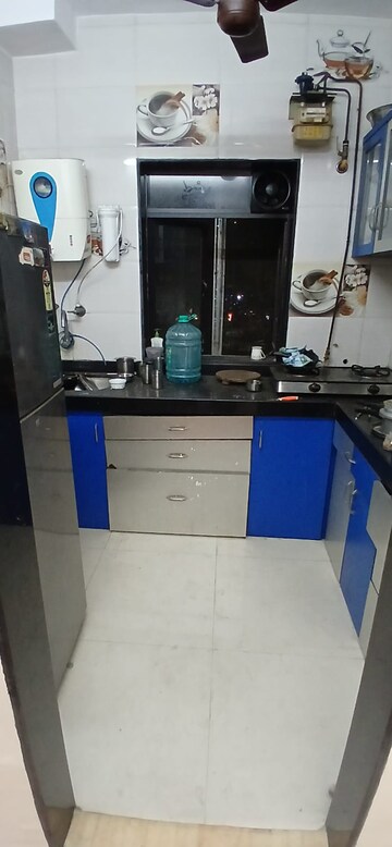 Kitchen in 1.5 BHK Apartment at Vashi Sector 19 – for Sale
