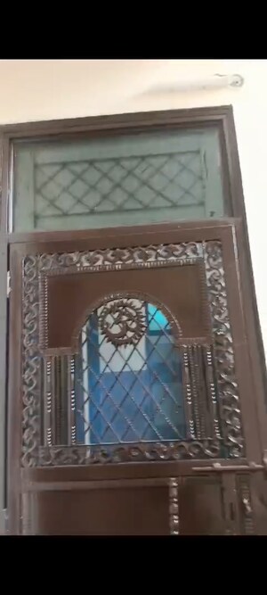 Furnished Amenities in 2 BHK Builder Floor at New Ashok Nagar – for Sale