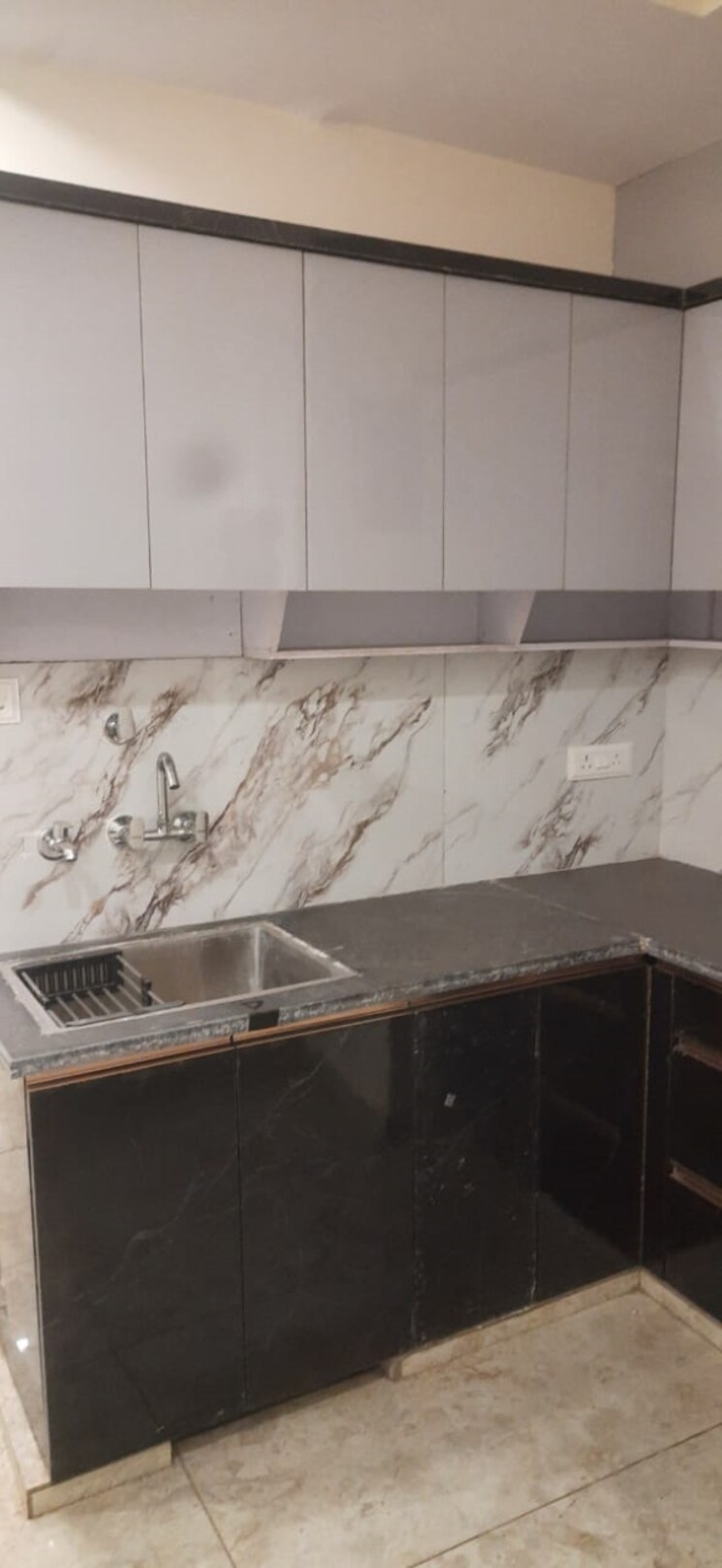 Kitchen, laxmi nagar 2 Bedroom 50 Sq.Yd. Builder Floor In Laxmi Nagar Delhi 8386010