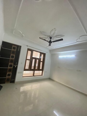 Room in 3 BHK Builder Floor at Ansal Plaza Sector-23, Sector 23 – for Rent