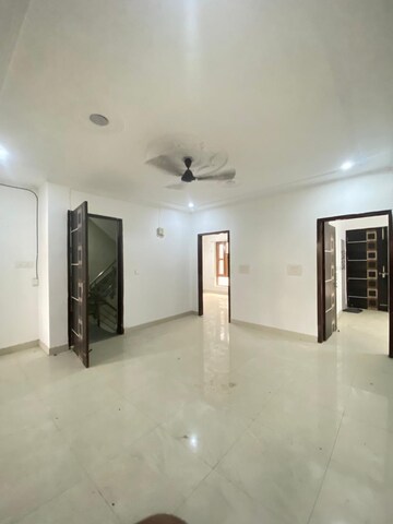 Room in 3 BHK Builder Floor at Ansal Plaza Sector-23, Sector 23 – for Rent