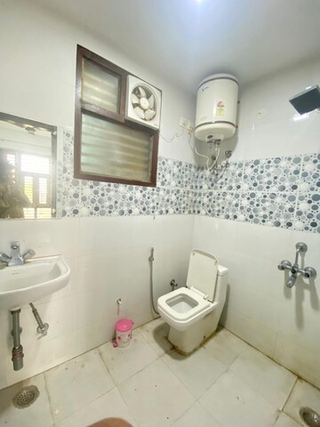Bathroom in 3 BHK Builder Floor at Ansal Plaza Sector-23, Sector 23 – for Rent