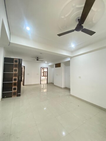 Room in 3 BHK Builder Floor at Ansal Plaza Sector-23, Sector 23 – for Rent