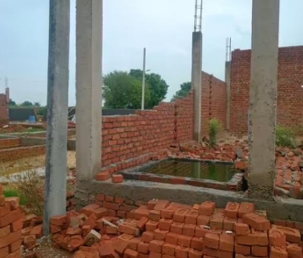 Plot For Sale in Select City Residency