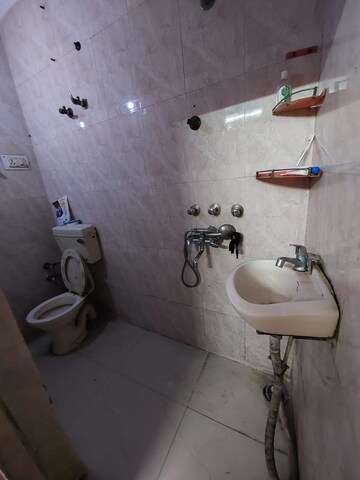 Bathroom in 1 BHK Apartment at Paschim Vihar – for Rent
