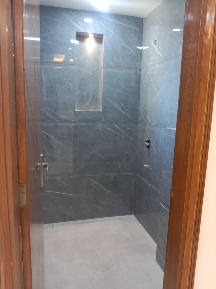 Bathroom, klj-greens 3 Bedroom 1702 Sq.Ft. Apartment In Sector 77 Faridabad 8389010