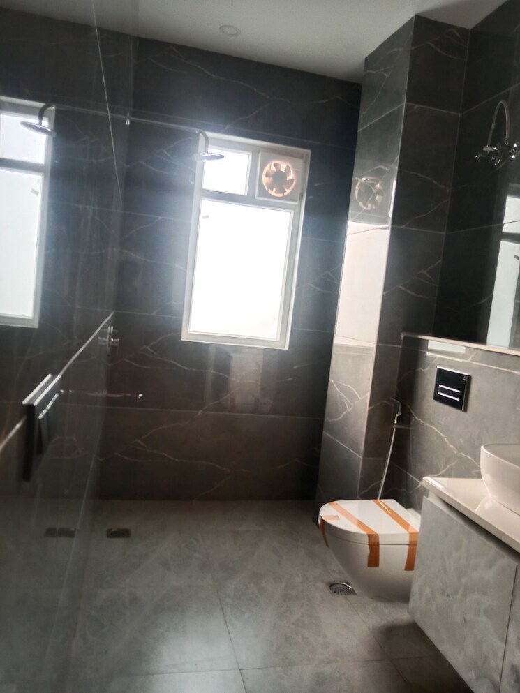 Bathroom, klj-greens 3 Bedroom 1702 Sq.Ft. Apartment In Sector 77 Faridabad 8389010