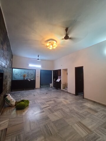 Room in 3 BHK Independent House at Sector 17 – for Rent