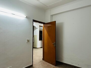 Room in 1 BHK Builder Floor at Saket – for Rent