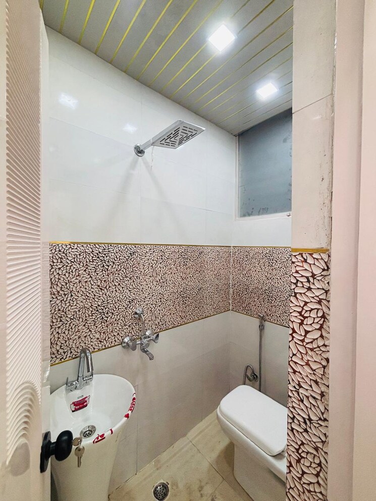 Bathroom, niho-saffron-scottish-garden 2 Bedroom 1075 Sq.Ft. Apartment In Ahinsa Khand 2 Ghaziabad 8389109