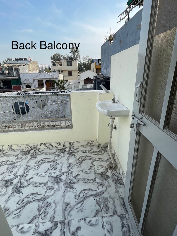 Balcony, rwa-apartments-sector-41 1 Bedroom 650 Sq.Ft. Villa In Sector 41 Noida 8389161