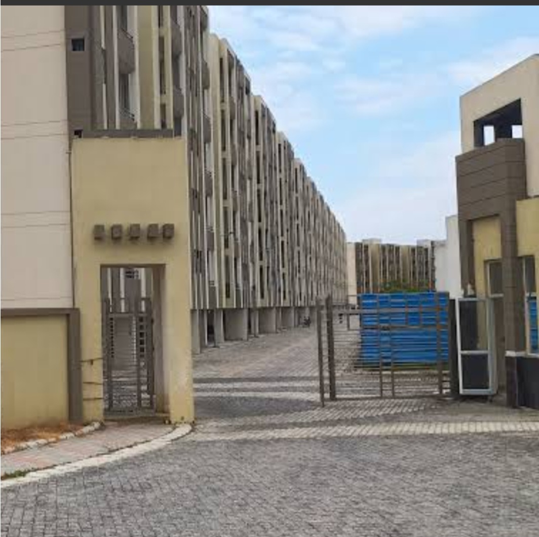 2 BHK Apartment For Sale in Wave Executive Floors