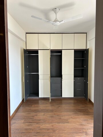 Room in 3 BHK Apartment at DLF Alameda, Sector 73 – for Sale
