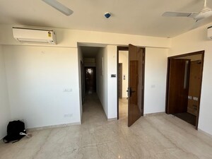 Room in 3 BHK Apartment at DLF Alameda, Sector 73 – for Sale