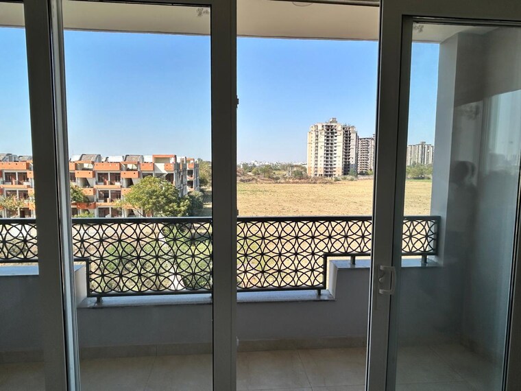 Room, dlf-alameda 3 Bedroom 1225 Sq.Ft. Apartment In Sector 73 Gurgaon 8389178