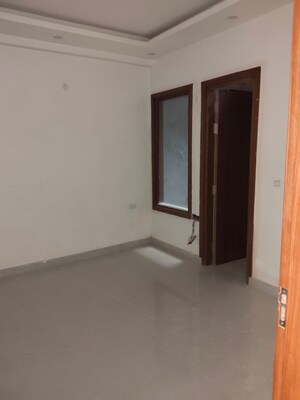 Room in 3 BHK Builder Floor at Sector 16 A – for Sale