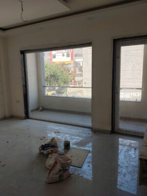 Room in 3 BHK Builder Floor at Sector 16 A – for Sale