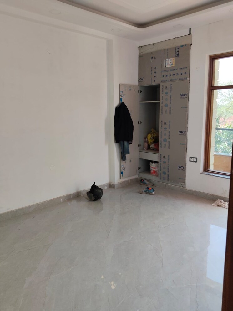 Room, new industrial township 3 Bedroom 1800 Sq.Ft. Builder Floor In New Industrial Township Faridabad 8389192