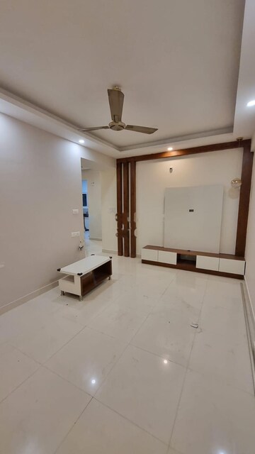 Room in 2 BHK Apartment at Candeur Landmark, Varthur – for Rent