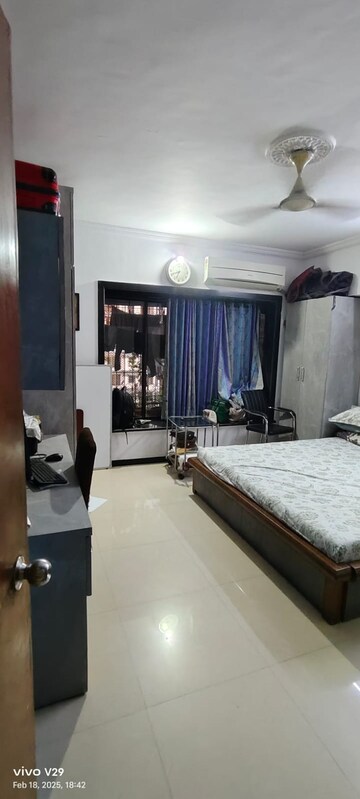 Room in 2 BHK Apartment at Ratna Samuha CHS, Andheri West – for Rent