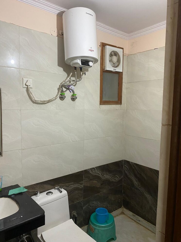 Bathroom, sector 23a 2 Bedroom 1200 Sq.Ft. Builder Floor In Sector 23a Gurgaon 8389405