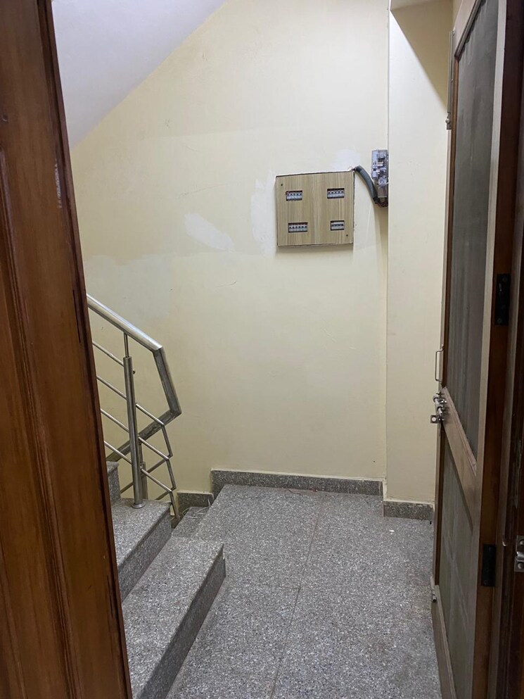 Bathroom, sector 23a 2 Bedroom 1200 Sq.Ft. Builder Floor In Sector 23a Gurgaon 8389405