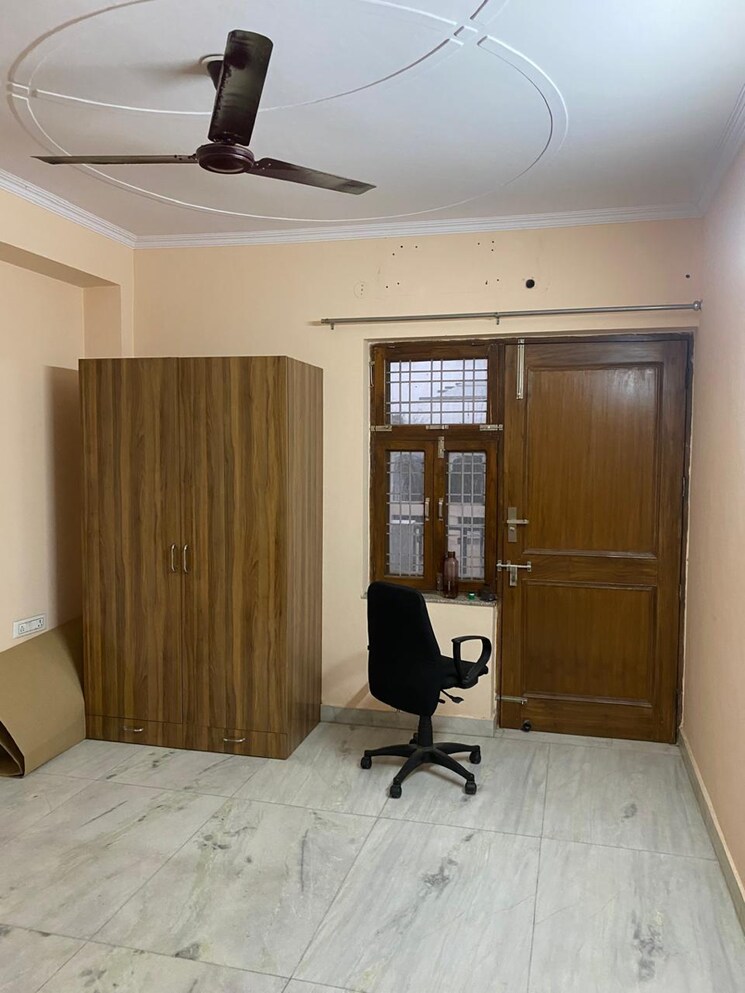 Living Room, sector 23a 2 Bedroom 1200 Sq.Ft. Builder Floor In Sector 23a Gurgaon 8389405