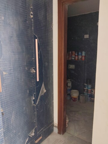 Building Lobby in 4 BHK Builder Floor at Green Fields Colony – for Sale