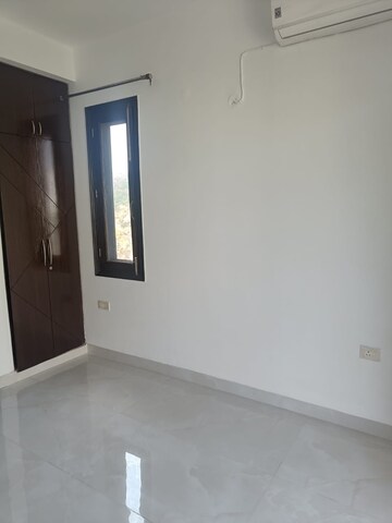 Room in 3 BHK Builder Floor at Sector 23 – for Rent