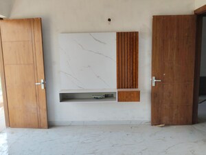 Room in 4 BHK Builder Floor at Green Fields Colony – for Sale
