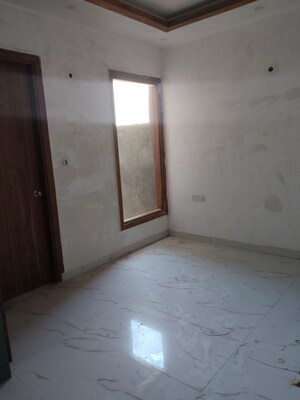 Room in 4 BHK Builder Floor at Green Fields Colony – for Sale