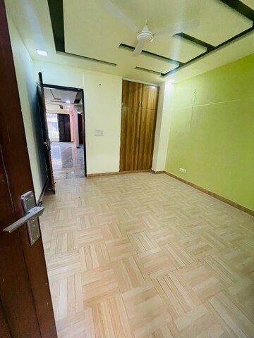 Room in 2.5 BHK Builder Floor at Sector 1 – for Rent