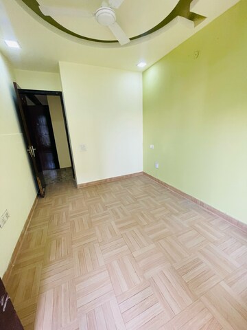 Room in 2.5 BHK Builder Floor at Sector 1 – for Rent