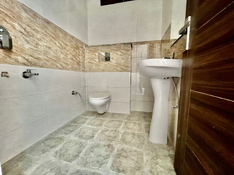 Attached Bathroom, sector 20 3 Bedroom 1800 Sq.Ft. Apartment In Sector 20 Panchkula 8389511