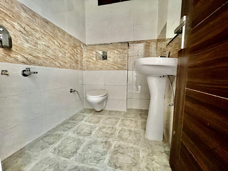Attached Bathroom, sector 20 3 Bedroom 1800 Sq.Ft. Apartment In Sector 20 Panchkula 8389511