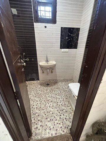 Balcony in 4 BHK Builder Floor at Green Fields Colony – for Sale