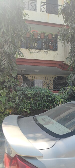 Balcony in 5 BHK Villa at Sector 33 – for Sale