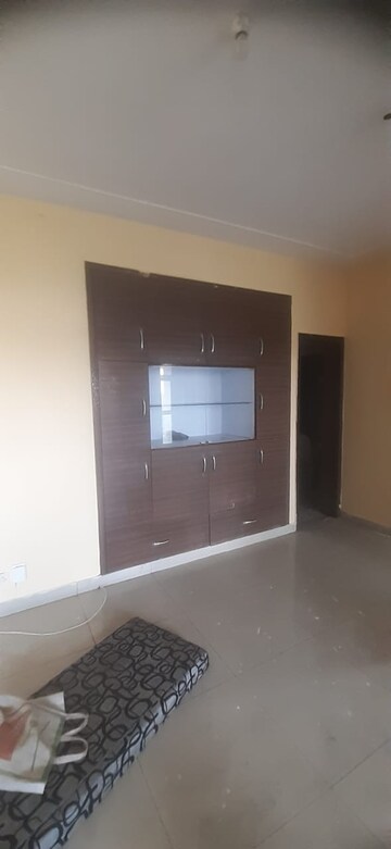 Room in 2 BHK Apartment at GH-7 Crossings Republik, Vijay Nagar – for Rent