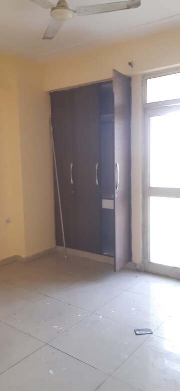 Room in 2 BHK Apartment at GH-7 Crossings Republik, Vijay Nagar – for Rent