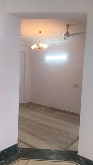 Room in 2 BHK Apartment at Mahagun Manor, Sector 50 – for Sale