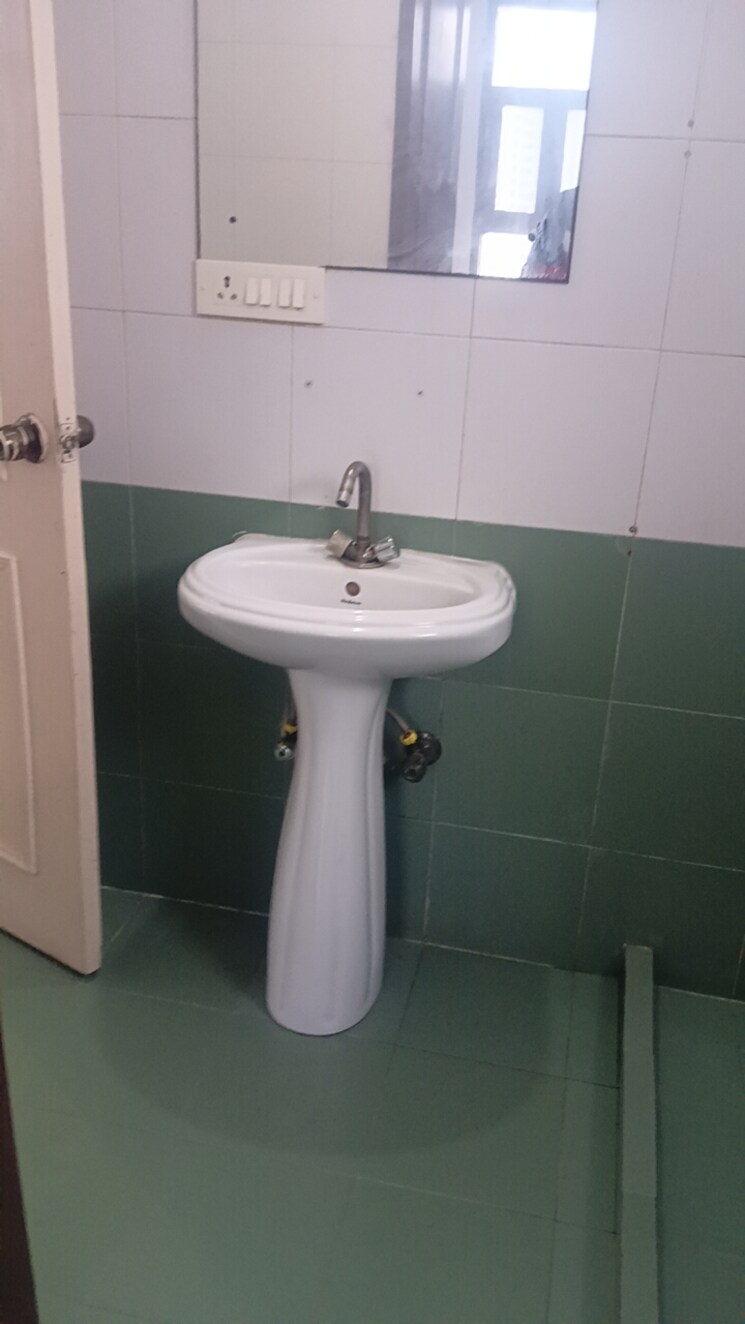 Bathroom, mahagun-manor 2 Bedroom 1225 Sq.Ft. Apartment In Sector 50 Noida 8389653