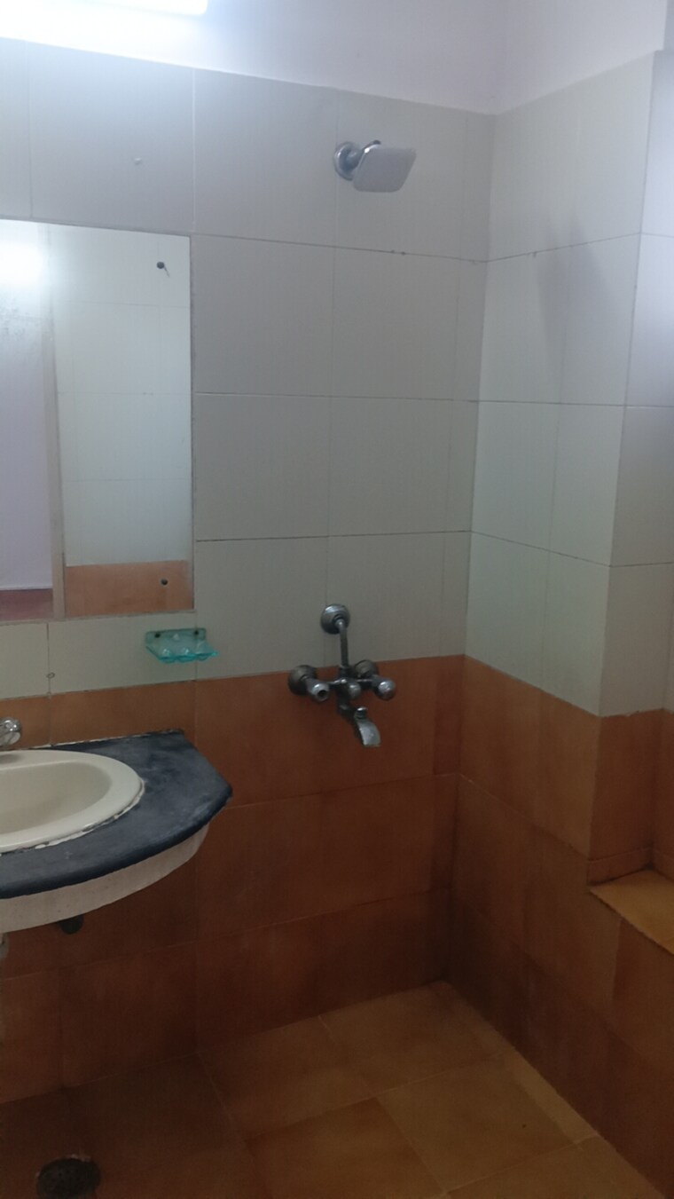 Bathroom, mahagun-manor 2 Bedroom 1225 Sq.Ft. Apartment In Sector 50 Noida 8389653