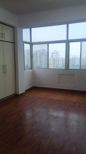 Room in 2 BHK Apartment at Mahagun Manor, Sector 50 – for Sale
