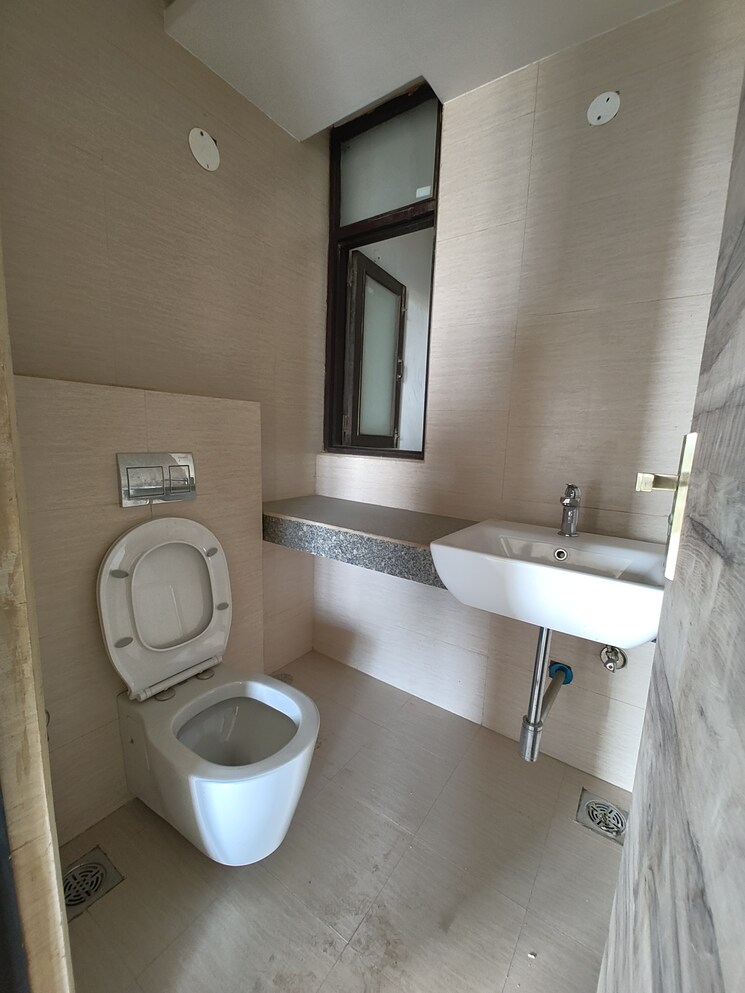 Bathroom, beverly-golf-avenue 3.5 Bedroom 2072 Sq.Ft. Apartment In Mohali Sector 65 Chandigarh 8389846