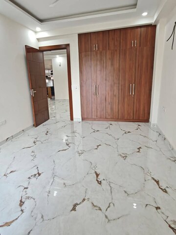 Room in 3 BHK Builder Floor at Saket – for Rent