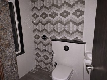 Bathroom in 1.5 BHK Apartment at Sheth Midori, Dahisar East – for Rent