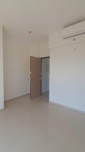 Room in 2 BHK Apartment at Lodha Vista, Lower Parel – for Rent